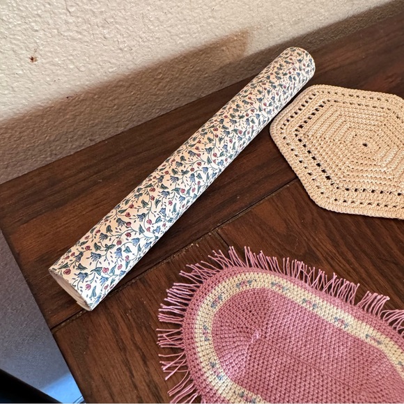 Vintage dollhouse decor accessories rug curtains linens wall paper - Picture 3 of 9